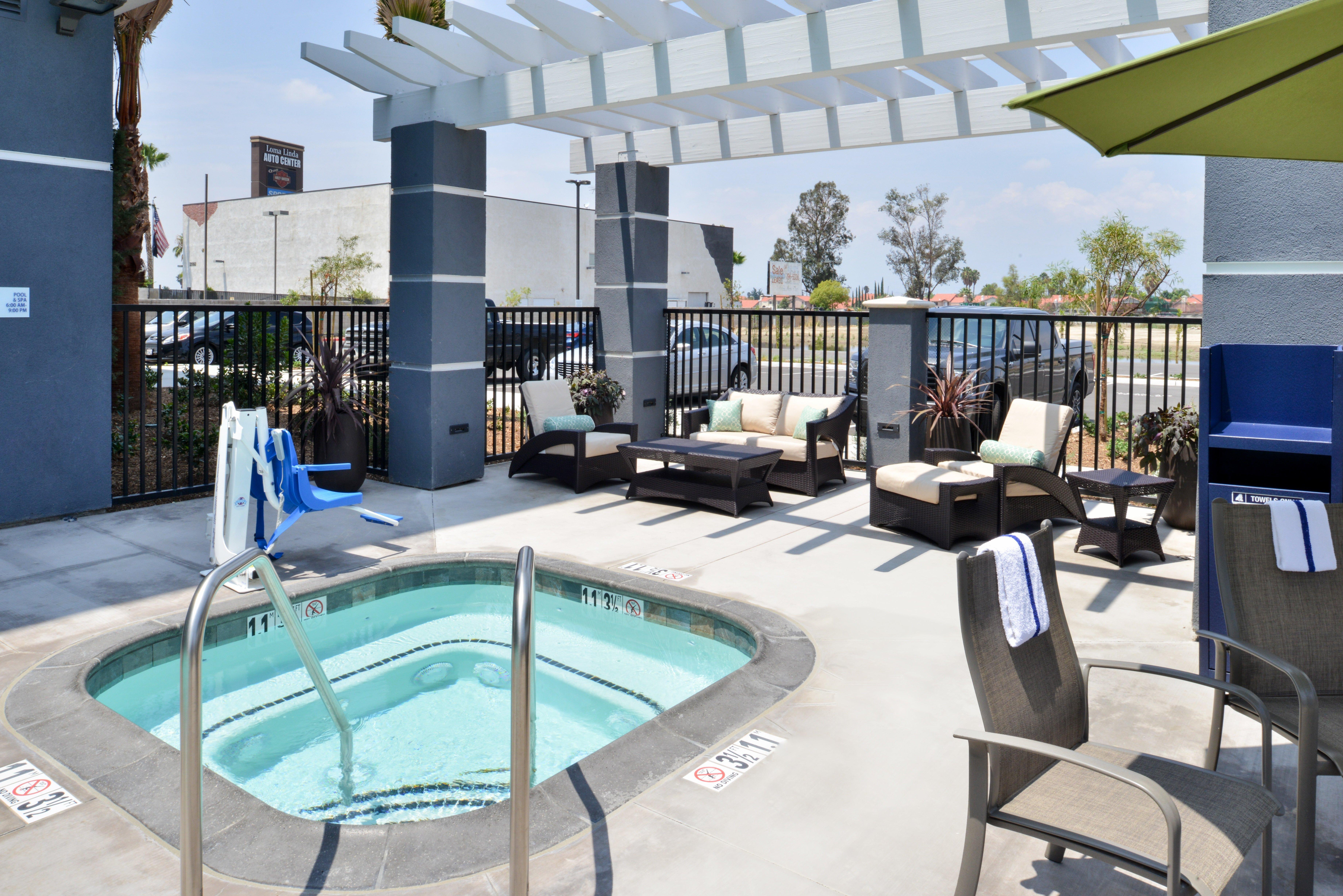 Holiday Inn Express Hotels & Suites Loma Linda By Ihg Exterior photo