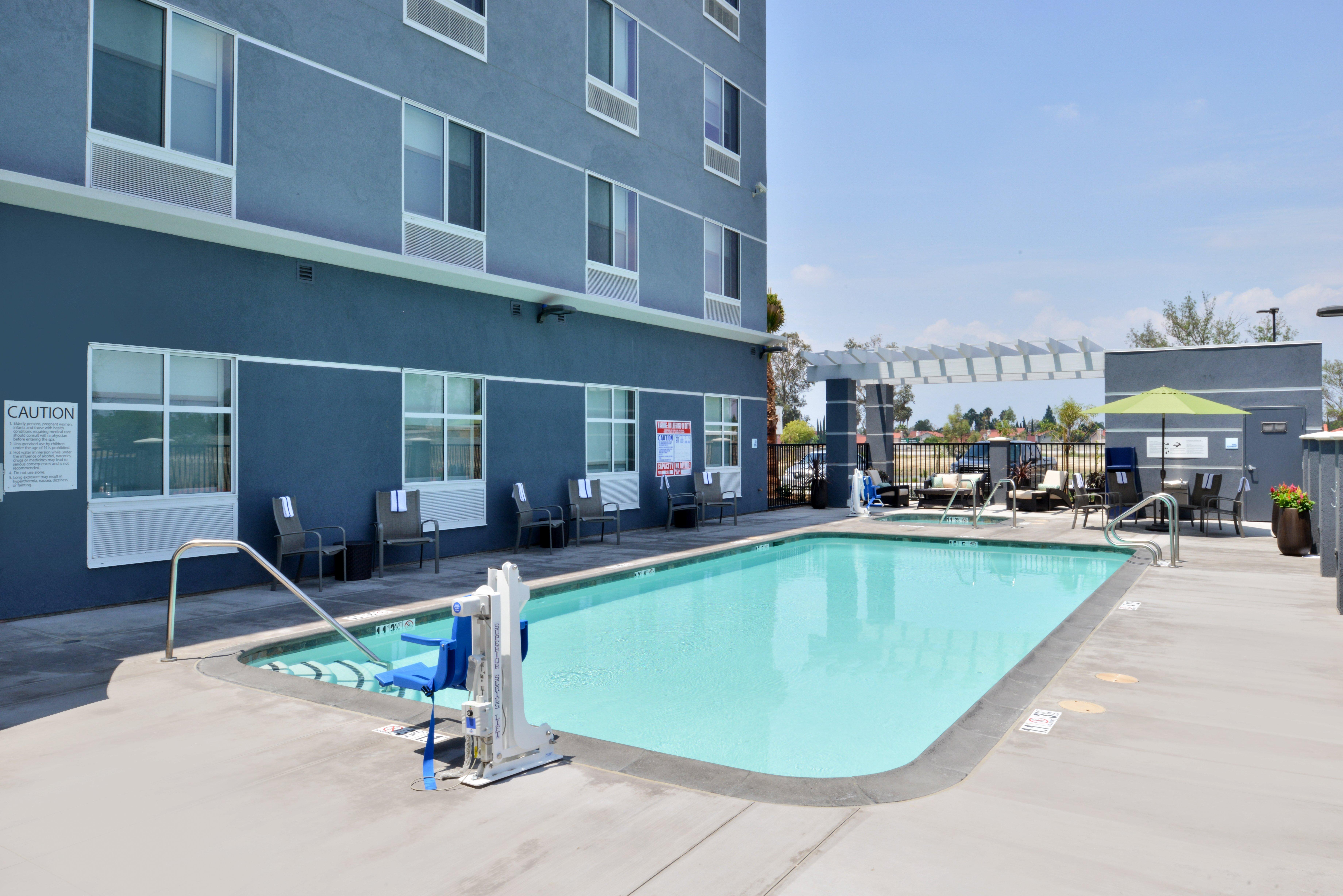 Holiday Inn Express Hotels & Suites Loma Linda By Ihg Exterior photo